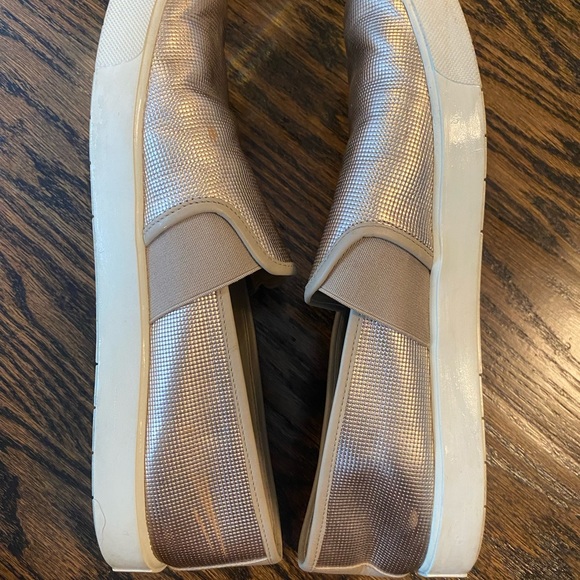 VINCE Gold Metallic Sneakers size 9 - Picture 8 of 9
